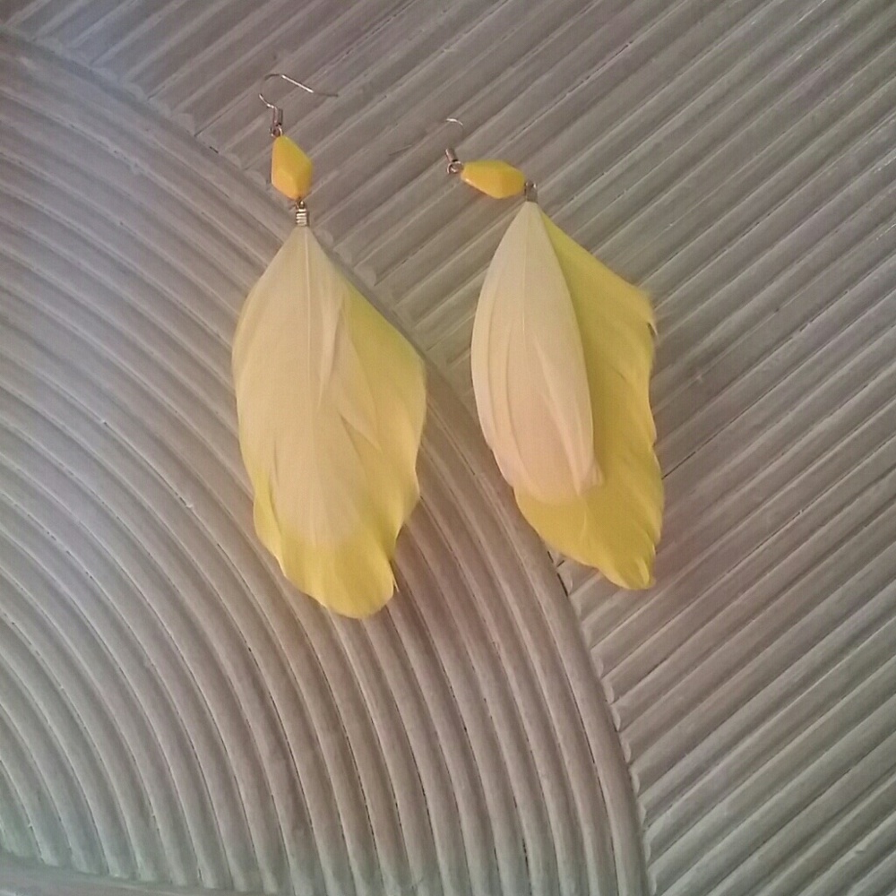 💣Yellow feather dangle earrings